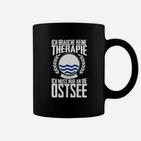 Schwarzes Tassen Keine Therapie, nur Ostsee – Lustiges Urlaubsmotiv