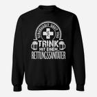 Trink mit einem Rettungssanitäter Schwarzes Sweatshirt, Bier und Spruch Design