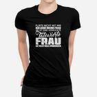 Sie Ist Ein Verdrücktes Tatowiertes Frau Frauen T-Shirt