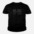 Segelbegeistertes Schwarzes Kinder Tshirt Sail Fast Live Slow, Freizeitkleidung für Segler