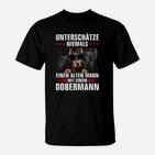 Dobermann Unterschätze Niemals Einen Alten Mann T-Shirt