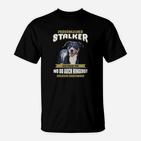Schwarzes Hundemotiv T-Shirt Persönlicher Stalker, Lustiges Tierfreund-Shirt