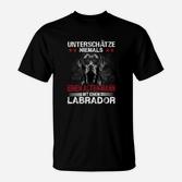 Schwarzer Labrador Unterschätze Niemals Einen Alten Mann T-Shirt