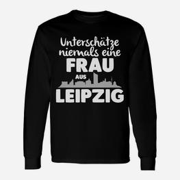 Schwarzes Damen-Langarmshirts Unterschätze niemals eine Frau aus Leipzig - Seseable