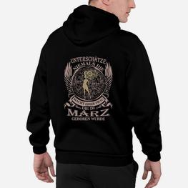 Eulen-Motiv Schwarzes Hoodie mit Sternzeichen März Spruch - Seseable