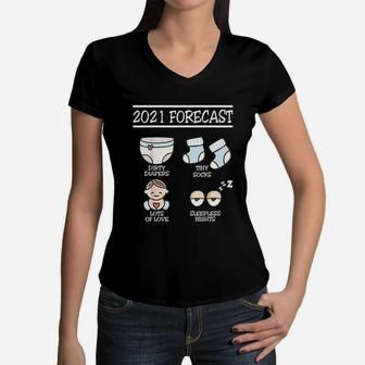 2021 Forecast New Dad Mom Baby Announcement Gift Women V-Neck T-Shirt - Seseable