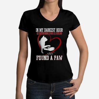 In My Darkest Hour I Found A Cat Paw Gift Mom Wife Women V-Neck T-Shirt - Seseable