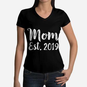 Mom Est 2022 Gift Mothers Day New First Time Mommy Women V-Neck T-Shirt - Seseable