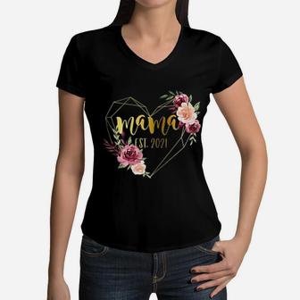 Mothers Day Baby Shower 1St Time Mom Mama Est 2022 Floral Mothers Day Women V-Neck T-Shirt - Seseable