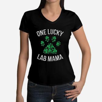 One Lucky Lab Mama St Patrick Day Paw Dog Lover Gift Women V-Neck T-Shirt - Seseable