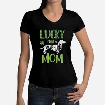 St Patricks Day Dachshund Mom Lucky Dachshund Gift Women V-Neck T-Shirt - Seseable