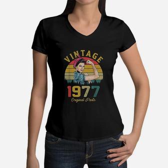 Vintage 1977 Made In 1977 44th Birthday 44 Years Old Gift Women V-Neck T-Shirt - Seseable