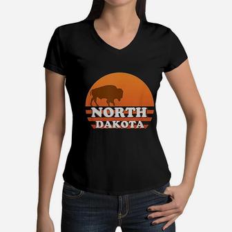 Vintage Sunset North Dakota 70s 80s Retro Bison Buffalo Women V-Neck T-Shirt - Seseable
