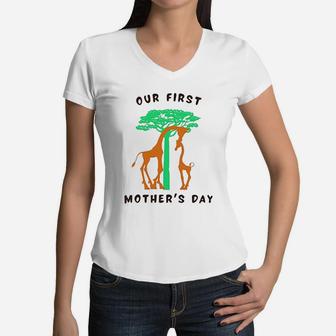 1st Mothers Day Tree Giraffe Animal Lover First Mothers Day Women V-Neck T-Shirt - Seseable