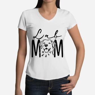 Dog Mom Labrador Women V-Neck T-Shirt - Seseable