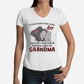 Elephant Mom I Never Knew How Much My Heart Could Hold Til Someone Called Me Grandma Women V-Neck T-Shirt - Seseable