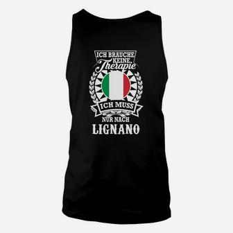 Ich Brauche Keine Therapie, Nur Lignano - Lustiges Urlaub Unisex TankTop - Seseable