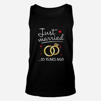 Just Married 5 Years Ago Funny Couple 5th Anniversary Gift Unisex Tank Top - Seseable