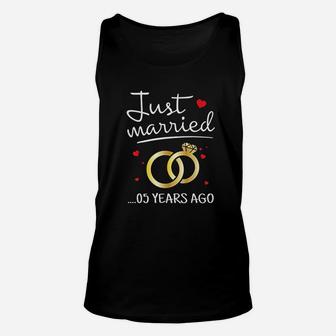Just Married 5 Years Ago Funny Couple 5th Anniversary Gift Unisex Tank Top - Seseable