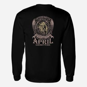 Schwarzes Adler-Langarmshirts für April Geborene, Motto Unterschätze Nie - Seseable