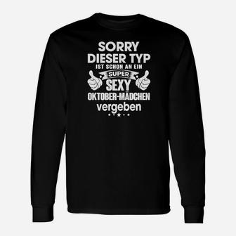 Lustiges Herren Langarmshirts: Vergeben an sexy Oktober-Mädchen - Seseable