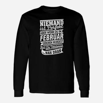 Schwarzes Langarmshirts Niemand ist Perfekt - Februar, Geburtstagsaufdruck - Seseable