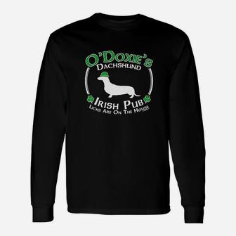 St Patricks Day Dog Dachshund Doxie Irish Pub Sign Young Long Sleeve T-Shirt - Seseable