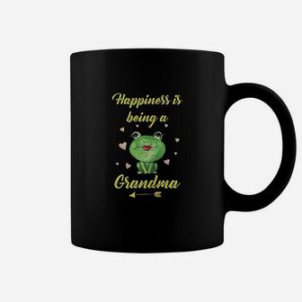 Funny Grandma Frog Lover Gift Happiness Is Being A Grandma Coffee Mug - Seseable