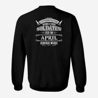 Schwarzes Sweatshirt Unterschätze nie April-Soldaten, Geburtstags Tee - Seseable
