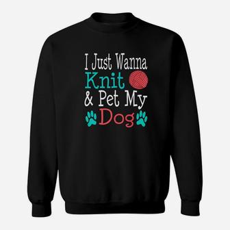 Dog Owner Knitting Funny Knitter Dog Mom Pug Gift Sweat Shirt - Seseable