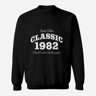 Gift For 40 Years Old Vintage Classic Car 1982 40th Birthday Sweat Shirt - Seseable