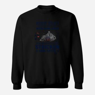 Herren Sweatshirt mit Bergmotiv, Inspirierende Worte – Schwarz - Seseable