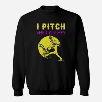 I Pitch She Catches Sweat Shirt - Seseable