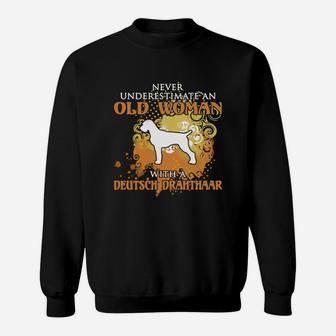 Never Underestimate An Old Woman With A Deutsch Drahthaar Dog Lover Sweat Shirt - Seseable