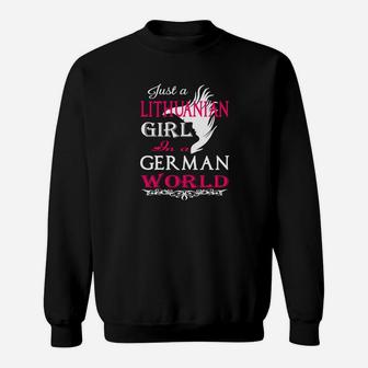 Nur Ein Litauisches Mädchen In Einem Deutschen Welt- Sweatshirt - Seseable