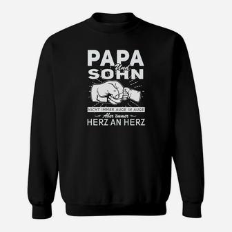 Papa und Sohn Herz an Herz Schwarz Sweatshirt mit Motivspruch - Seseable