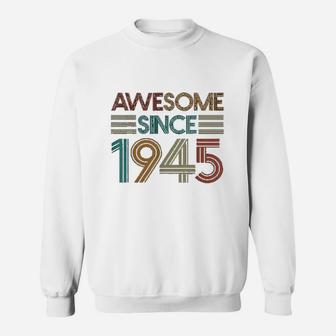 Born In 1945 Retro Vintage 77th Birthday Gifts 77 Years Old Sweat Shirt - Seseable
