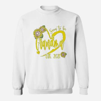 Funny Soon To Be Grandma Est 2021 Gifts Sunflower Sweatshirt - Seseable