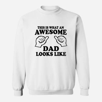 This Is What An Awesome Dad Looks Like Tshirt Sweatshirt - Seseable