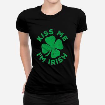 Kiss Me I Am Irish Saint Patrick Day Gift Ladies Tee - Seseable