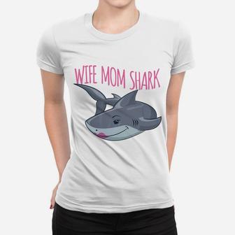 Mama Shark Cute Wife Mom Shark Gift For Women Ladies Tee - Seseable