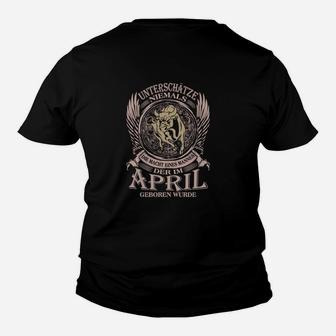 Schwarzes Adler-Kinder Tshirt für April Geborene, Motto Unterschätze Nie - Seseable