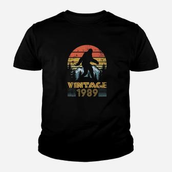 1989 Vintage 32nd Birthday Gift Funny Bigfoot Kid T-Shirt - Seseable
