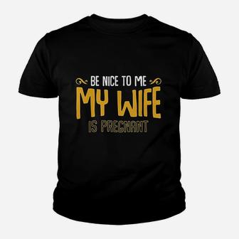 Be Nice To Me My Wife Is Celebrate Newborn Kid T-Shirt - Seseable