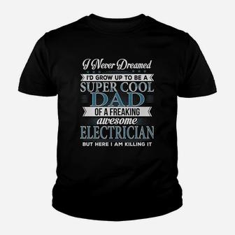 Cool Dad Of A Freaking Awesome Electrician Kid T-Shirt - Seseable