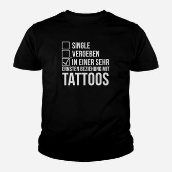 In Einer Beziehung Mit Tattoos Kinder T-Shirt - Seseable