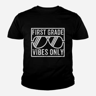 First Grade For Boys Girls Kids Teacher Kid T-Shirt - Seseable