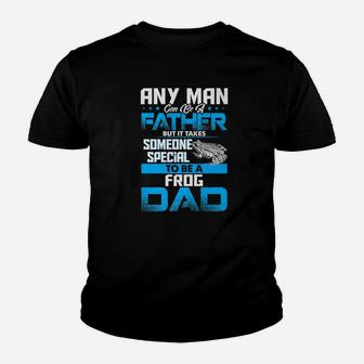 Frog Dad Animal Lovers Fathers Day Gif Kid T-Shirt - Seseable
