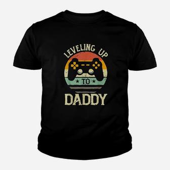 Funny Gamer New Dad Leveling Up To Daddy Kid T-Shirt - Seseable