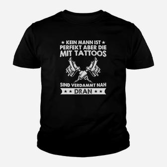 Herren Kinder Tshirt Fast Perfekt mit Tattoo-Spruch, Schwarz - Seseable